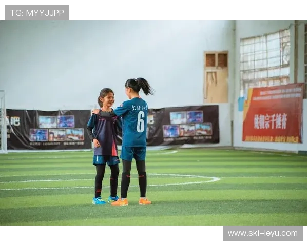 中国足球女球星高清壁纸精选展现她们英勇风采与赛场魅力 中国足球女球星高清壁纸精选展现她们英勇风采与赛场魅力